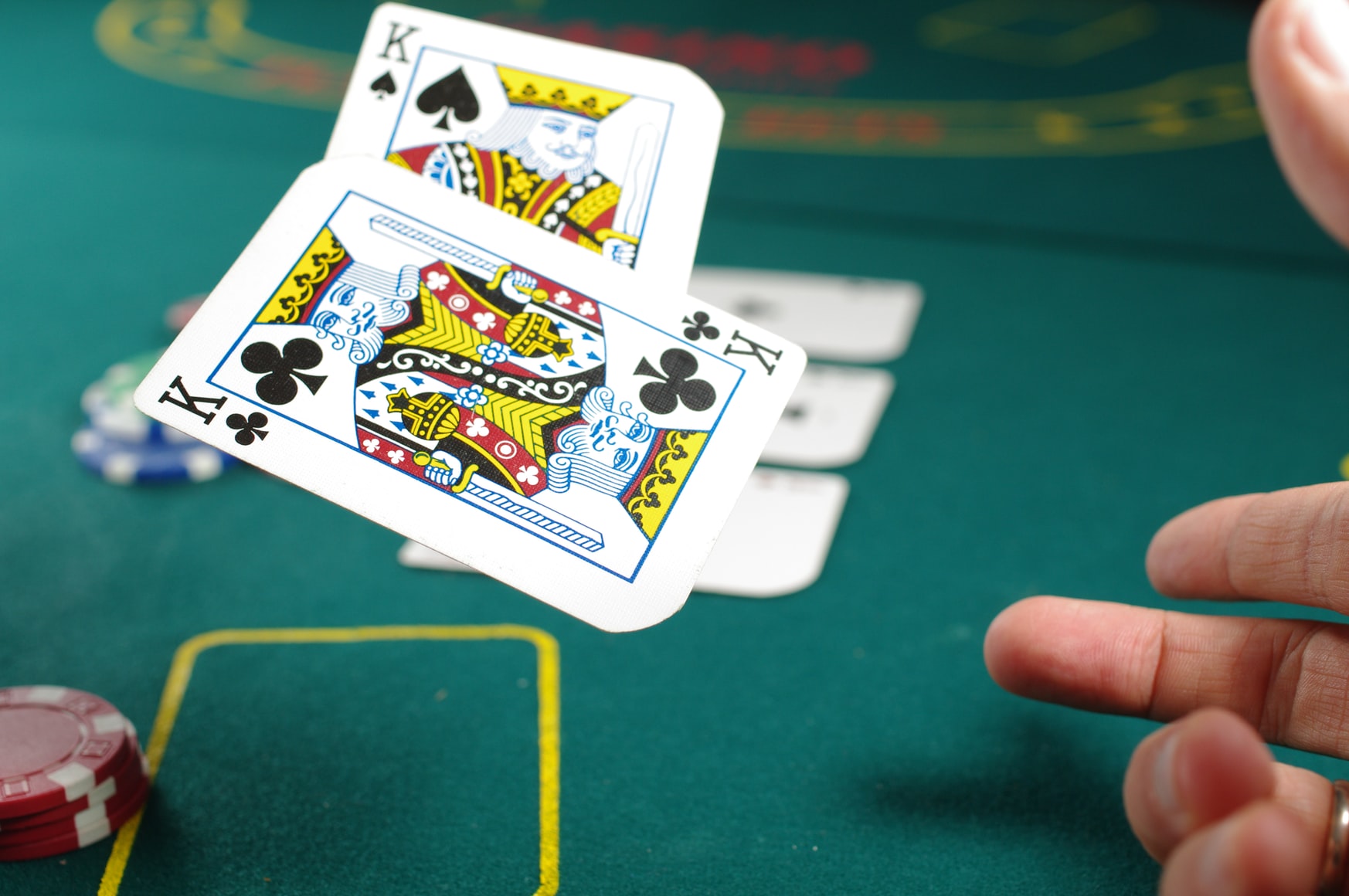 Mơ thấy cờ bạc có phải là điềm báo trục trặc về tài chính không?